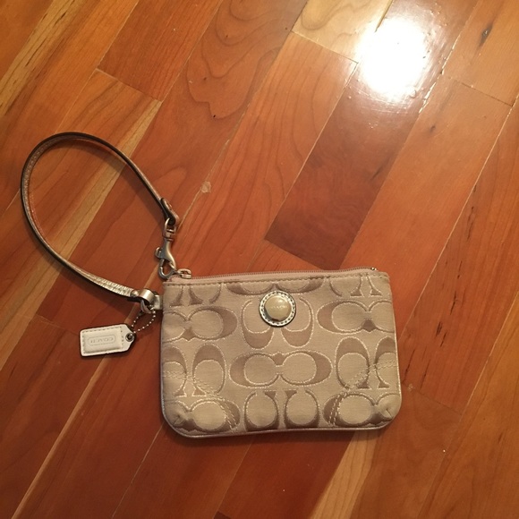 Coach Handbags - Coach Wristlet